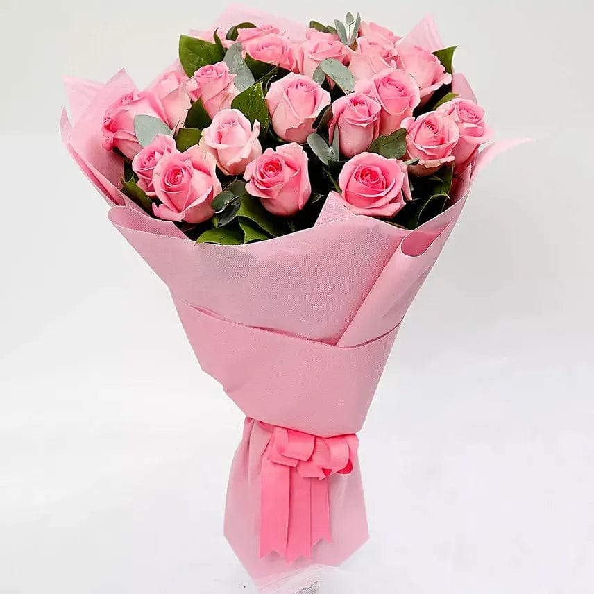 Eighteen Blush Roses — Flowchow flower delivery UAE